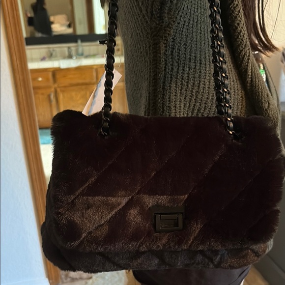 Elegant Black Faux Fur Chain Bag - Picture 7 of 7